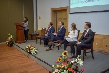 Créditos: CONECC / GIZ Dra. Natalia Nila Olmedo, Directora de LiCore, y Mtra. Elisa Ávila durante el Presidium de apertura del Evento de presentación del Hub de innovación en Querétaro.