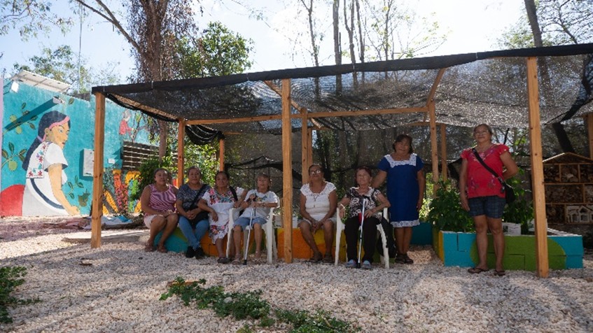 Créditos: GIZ / CitiesAdapt
Mujeres adultas de la comunidad Plan de Ayala Sur en el proyecto demostrativo derivado de la elaboración de la Estrategia Barrial para la adaptación al cambio climático en la zona de transición urbano - ecológica del sur de Mérida.